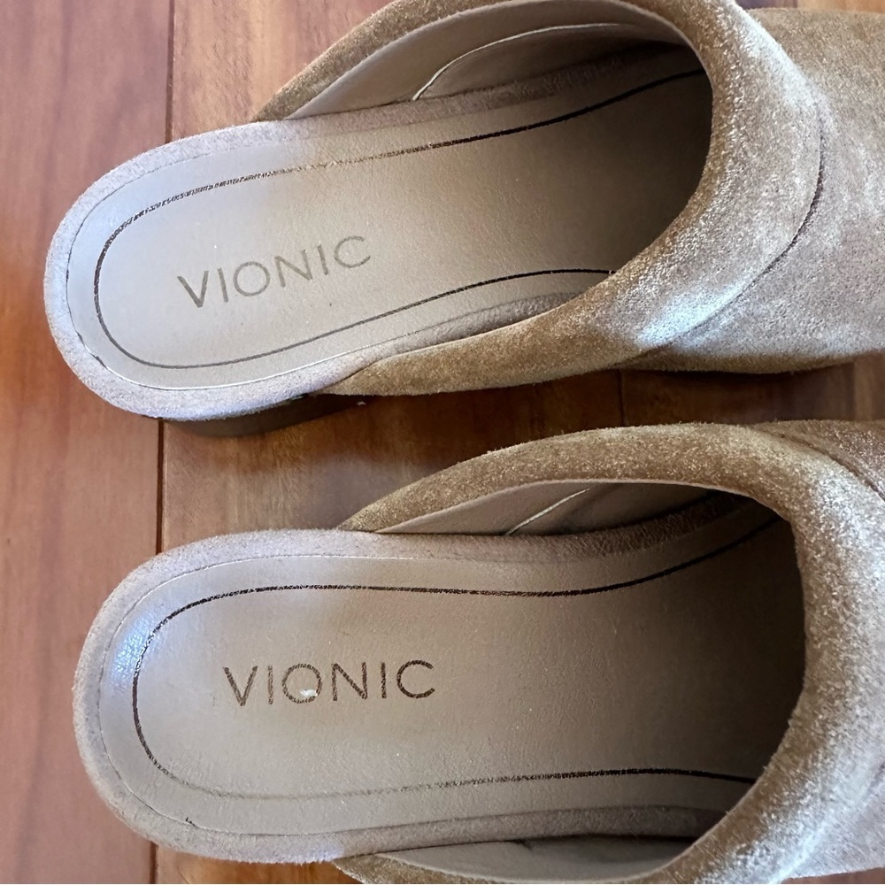 NWOT Vionic Day Kacie Suede Studded in Toffee Heeled Clogs - Picture 11 of 13